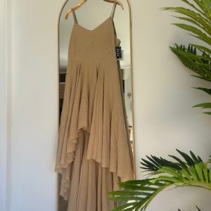 Inicio vestido asimétrico sin mangas